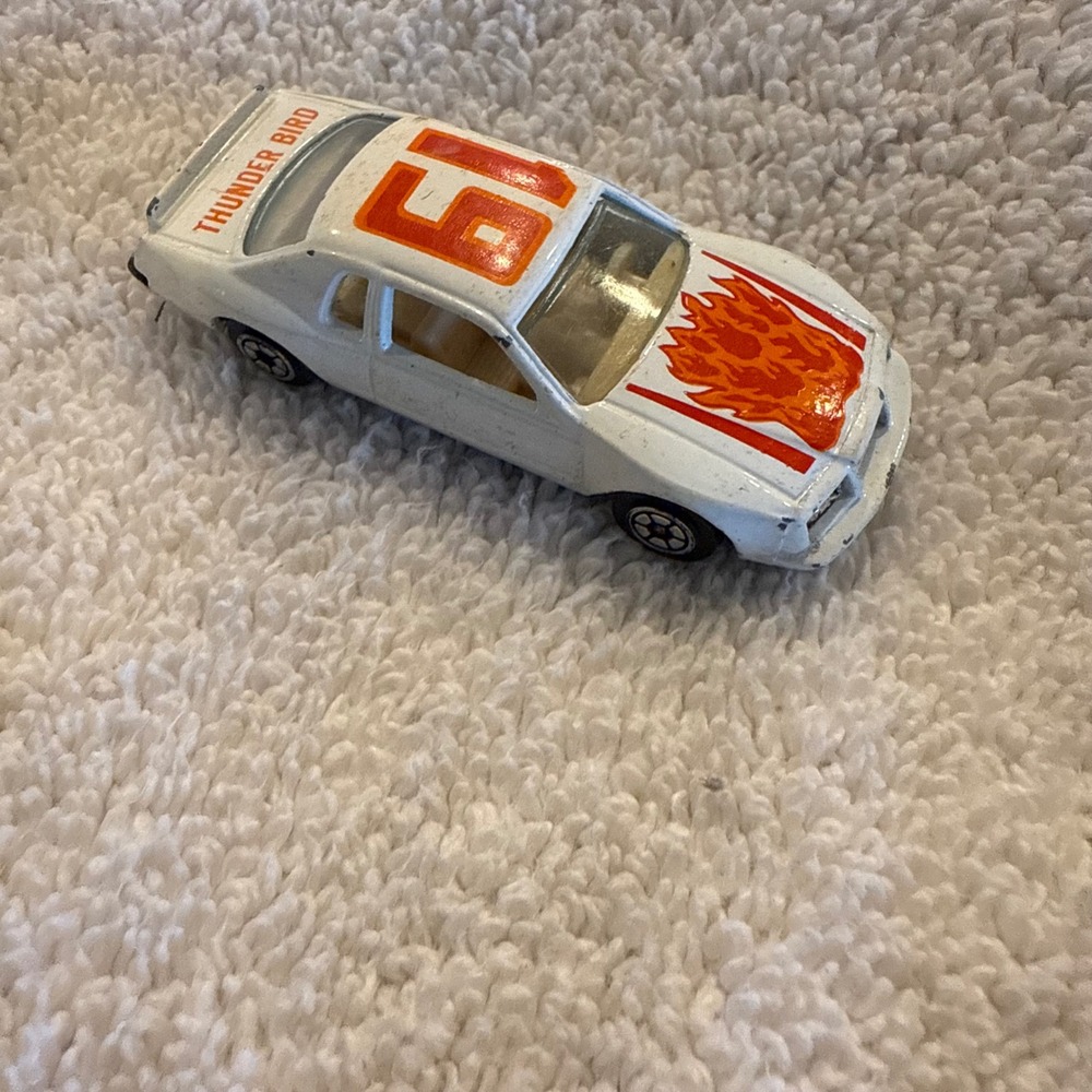Yatming No 1033 Ford Thunderbird Stock Car White Orange Flames 61 Diecast